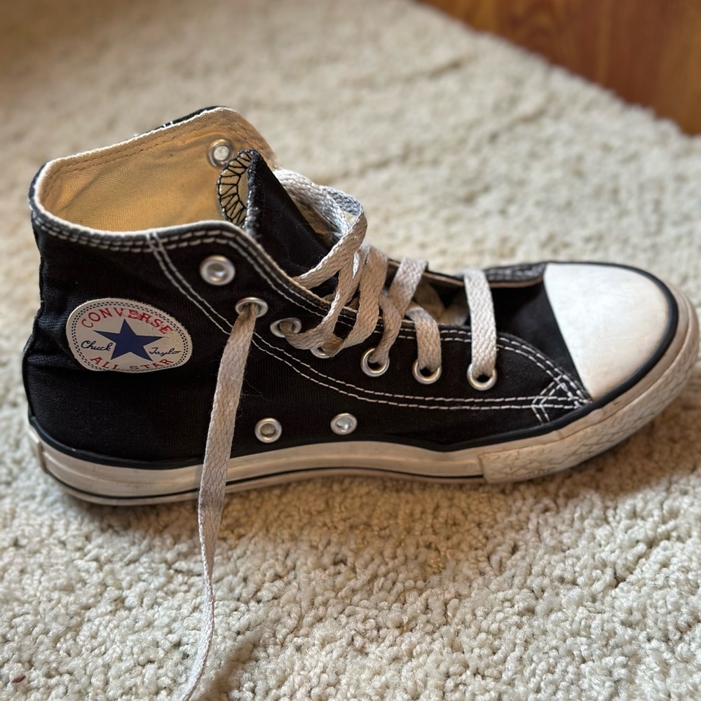 Hi-top black converse